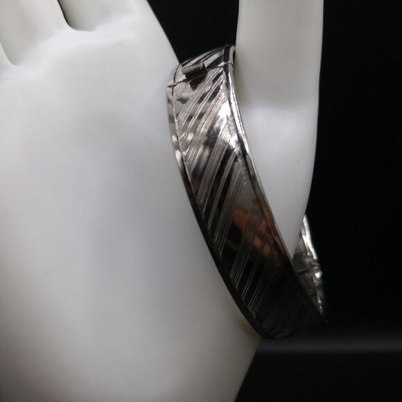 Vintage Silver Tone Stripe Textured Hinged Bracelet, Tongue Clasp, 7 Inches - Picture 3 of 8
